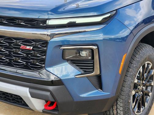 Lakeshore Blue 2026 Chevrolet Traverse AWD Z71