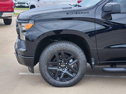 2025 Chevrolet Silverado 1500 Custom