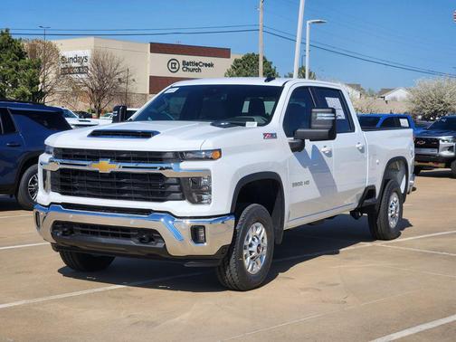 Summit White 2026 Chevrolet Silverado 2500 LT