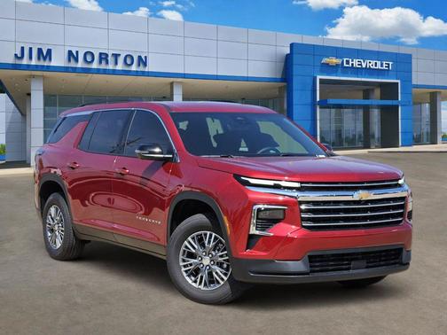 Radiant Red Tintcoat 2026 Chevrolet Traverse LT