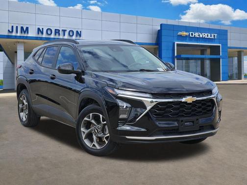 Mosaic Black Metallic 2025 Chevrolet Trax LT