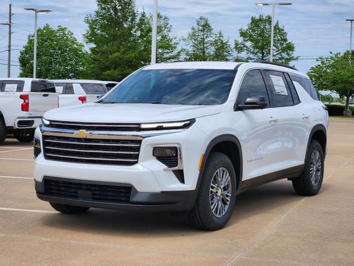 Summit White 2026 Chevrolet Traverse LT