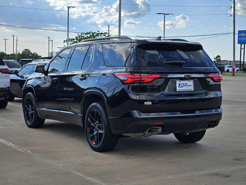 Mosaic Black Metallic 2023 Chevrolet Traverse Premier