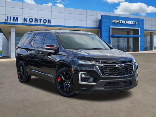 Mosaic Black Metallic 2023 Chevrolet Traverse Premier
