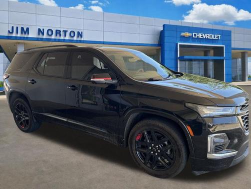 Mosaic Black Metallic 2023 Chevrolet Traverse Premier