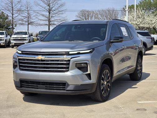 Sterling Gray Metallic 2026 Chevrolet Traverse LT