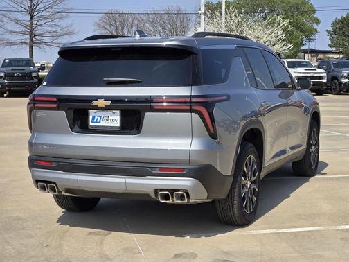 Sterling Gray Metallic 2026 Chevrolet Traverse LT