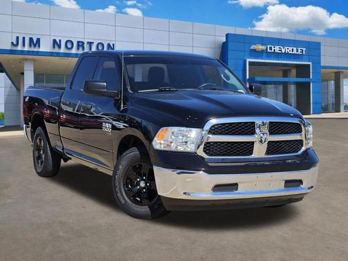 Diamond Black Crystal Pearlcoat 2021 RAM 1500 Tradesman