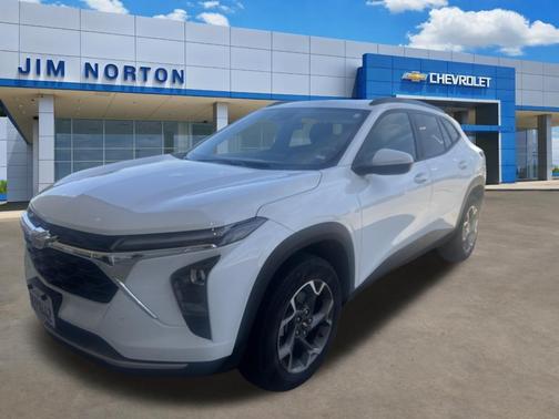 Summit White 2025 Chevrolet Trax LT