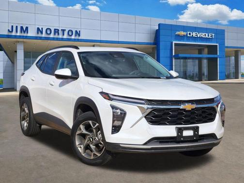 Summit White 2025 Chevrolet Trax LT