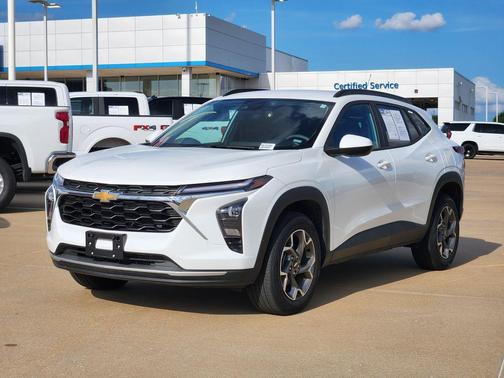 Summit White 2025 Chevrolet Trax LT