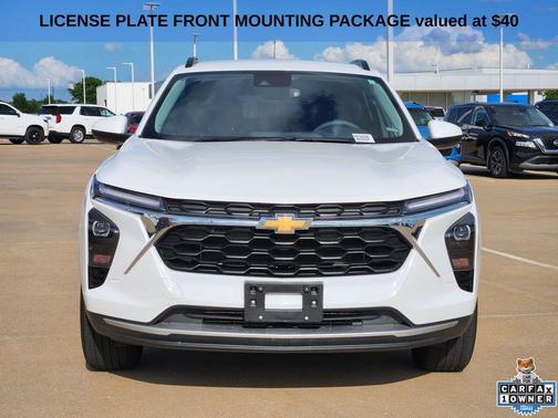 Summit White 2025 Chevrolet Trax LT