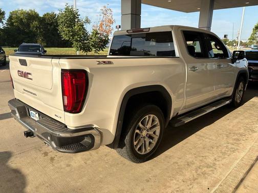 White Frost Tricoat 2019 GMC Sierra 1500 SLT