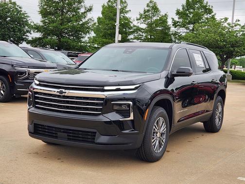 Mosaic Black Metallic 2026 Chevrolet Traverse LT