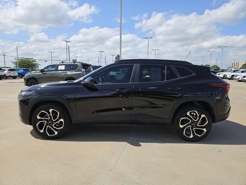 Mosaic Black Metallic 2025 Chevrolet Trax FWD 2RS