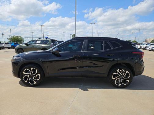 Mosaic Black Metallic 2025 Chevrolet Trax FWD 2RS
