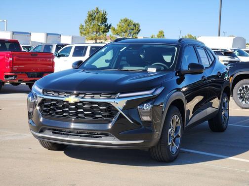 Mosaic Black Metallic 2026 Chevrolet Trax LT