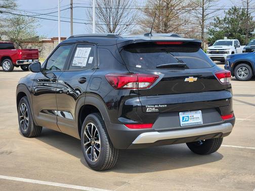 Black Metallic 2026 Chevrolet Trailblazer LT