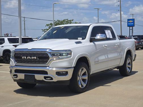 Ivory White Tri-Coat Pearlcoat 2019 RAM 1500 Limited