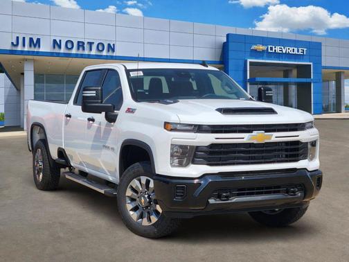 Summit White 2026 Chevrolet Silverado 2500 Custom
