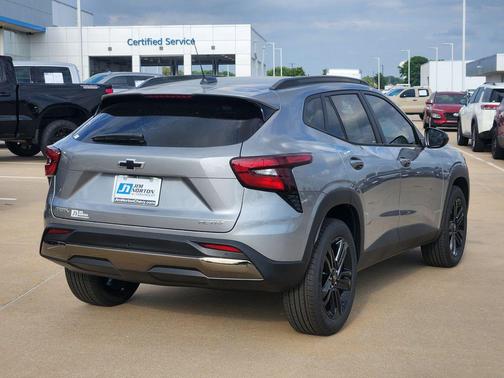 Sterling Gray Metallic 2026 Chevrolet Trax FWD ACTIV