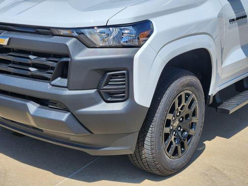 Summit White 2026 Chevrolet Colorado WT