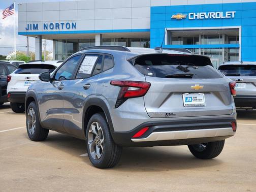 Sterling Gray Metallic 2026 Chevrolet Trax LT