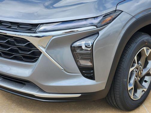 Sterling Gray Metallic 2026 Chevrolet Trax LT
