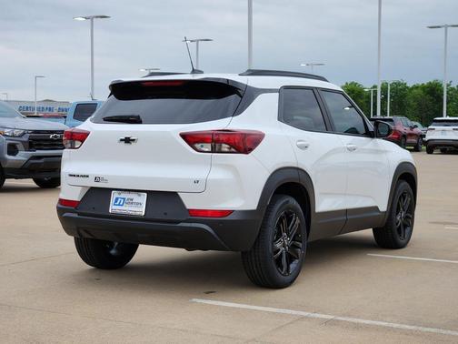 Summit White 2026 Chevrolet Trailblazer LT