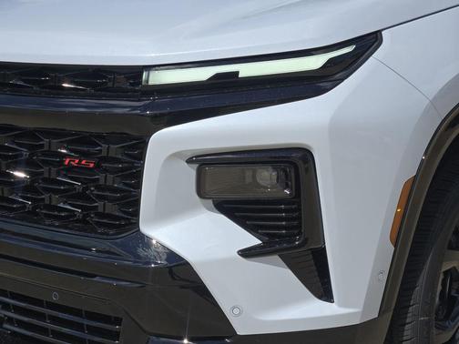 Polar White Tricoat 2027 Chevrolet Traverse RS