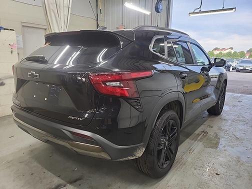 Mosaic Black Metallic 2025 Chevrolet Trax FWD ACTIV