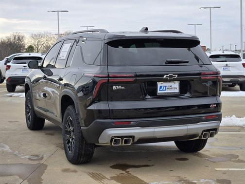Mosaic Black Metallic 2026 Chevrolet Traverse AWD Z71