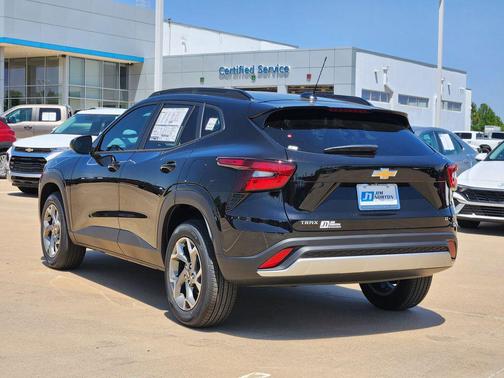Black Metallic 2026 Chevrolet Trax LT
