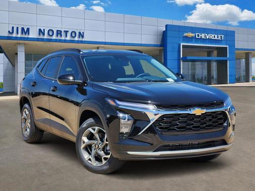 Black Metallic 2026 Chevrolet Trax LT