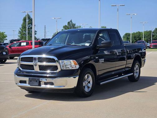 Diamond Black Crystal Pearlcoat 2019 RAM 1500 Tradesman