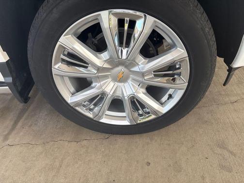 Iridescent Pearl Tricoat 2024 Chevrolet Silverado 1500 High Country