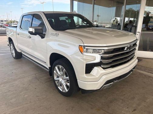 Iridescent Pearl Tricoat 2024 Chevrolet Silverado 1500 High Country