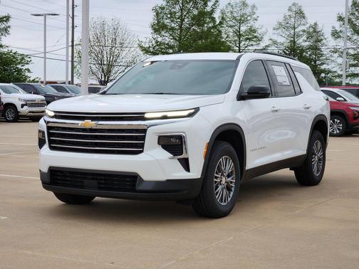 Summit White 2026 Chevrolet Traverse LT