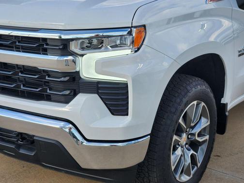 Summit White 2026 Chevrolet Silverado 1500 LT