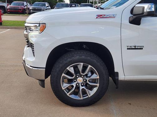 Summit White 2026 Chevrolet Silverado 1500 LT