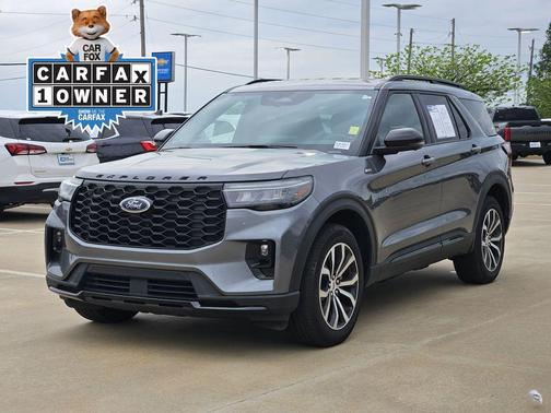 Carbonized Gray Metallic 2025 Ford Explorer ST-Line