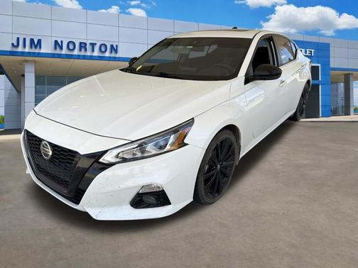 Pearl White Tricoat 2022 Nissan Altima SR FWD