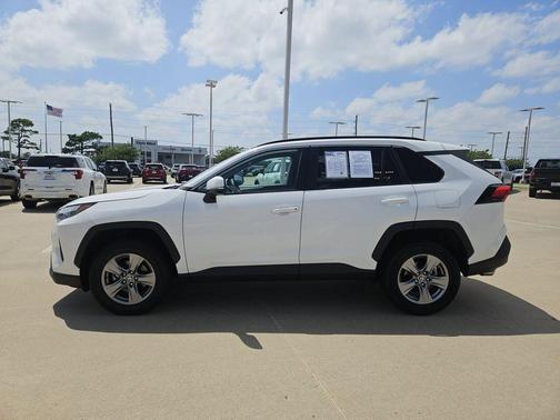 Ice Cap 2024 Toyota RAV4 XLE