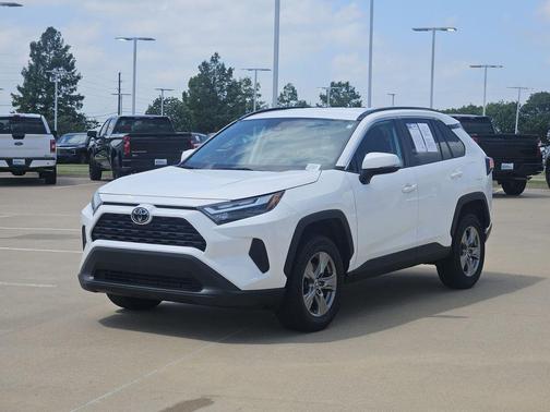 Ice Cap 2024 Toyota RAV4 XLE