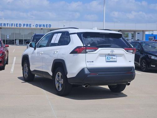 Ice Cap 2024 Toyota RAV4 XLE