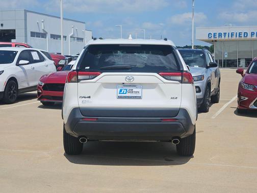 Ice Cap 2024 Toyota RAV4 XLE