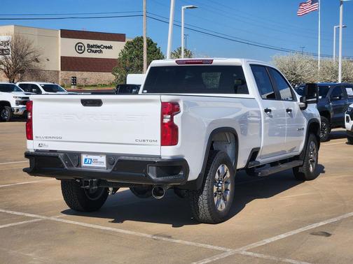 Summit White 2026 Chevrolet Silverado 2500 Custom