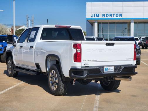 Summit White 2026 Chevrolet Silverado 2500 Custom