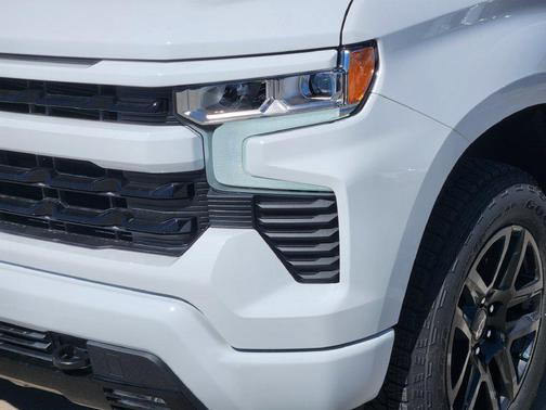 Summit White 2026 Chevrolet Silverado 1500 RST