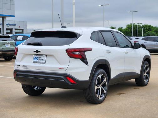 Summit White 2026 Chevrolet Trax FWD 1RS